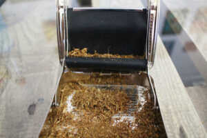 GIZEH Rollbox Drehmaschine mit Tabak
